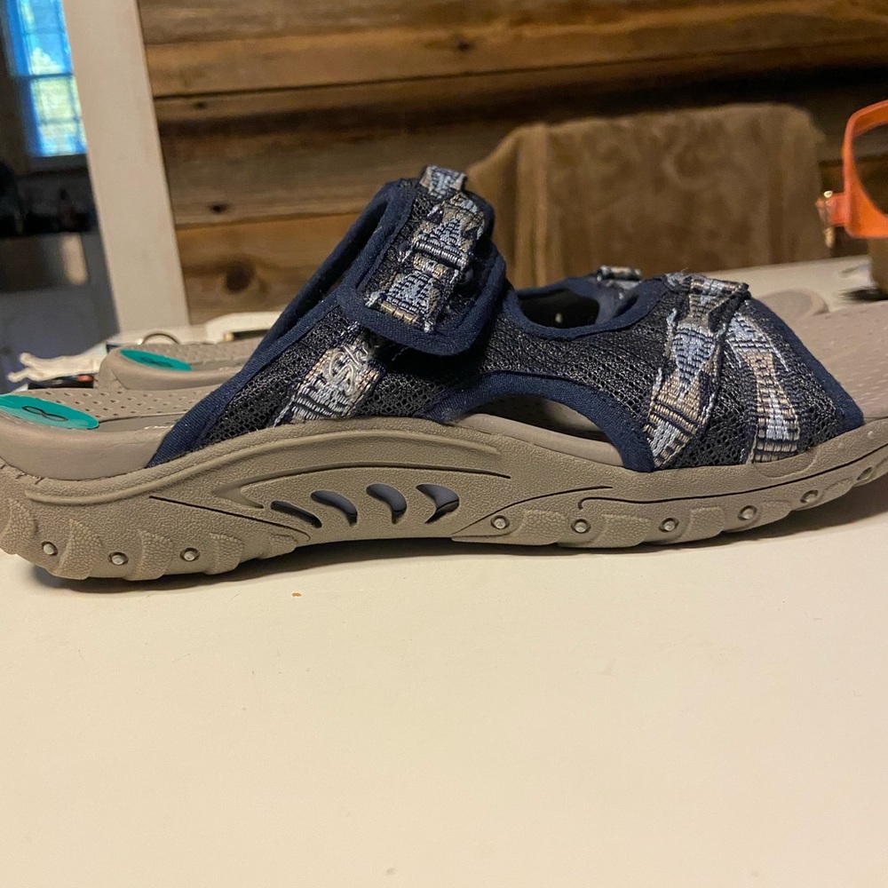 Women’s sandals size 8